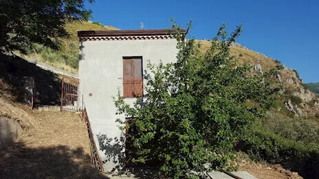 casa-rurale-con-terreno-edificabile-a-san-marco-dalunzio-big-1