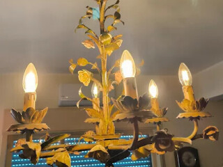 lampadario-vintage-con-fiori-decorati-a-mano